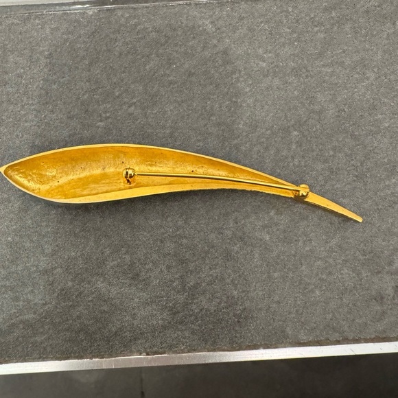 Elegant vintage Gold and Silver Brooch. Free with purchase of 50$ or more - Picture 5 of 6